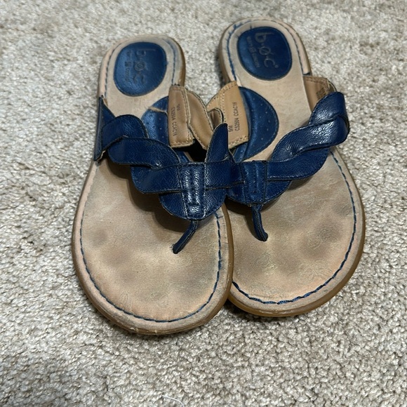 b.o.c. Navy Thong Leather Sandals Size 9 - Picture 1 of 5